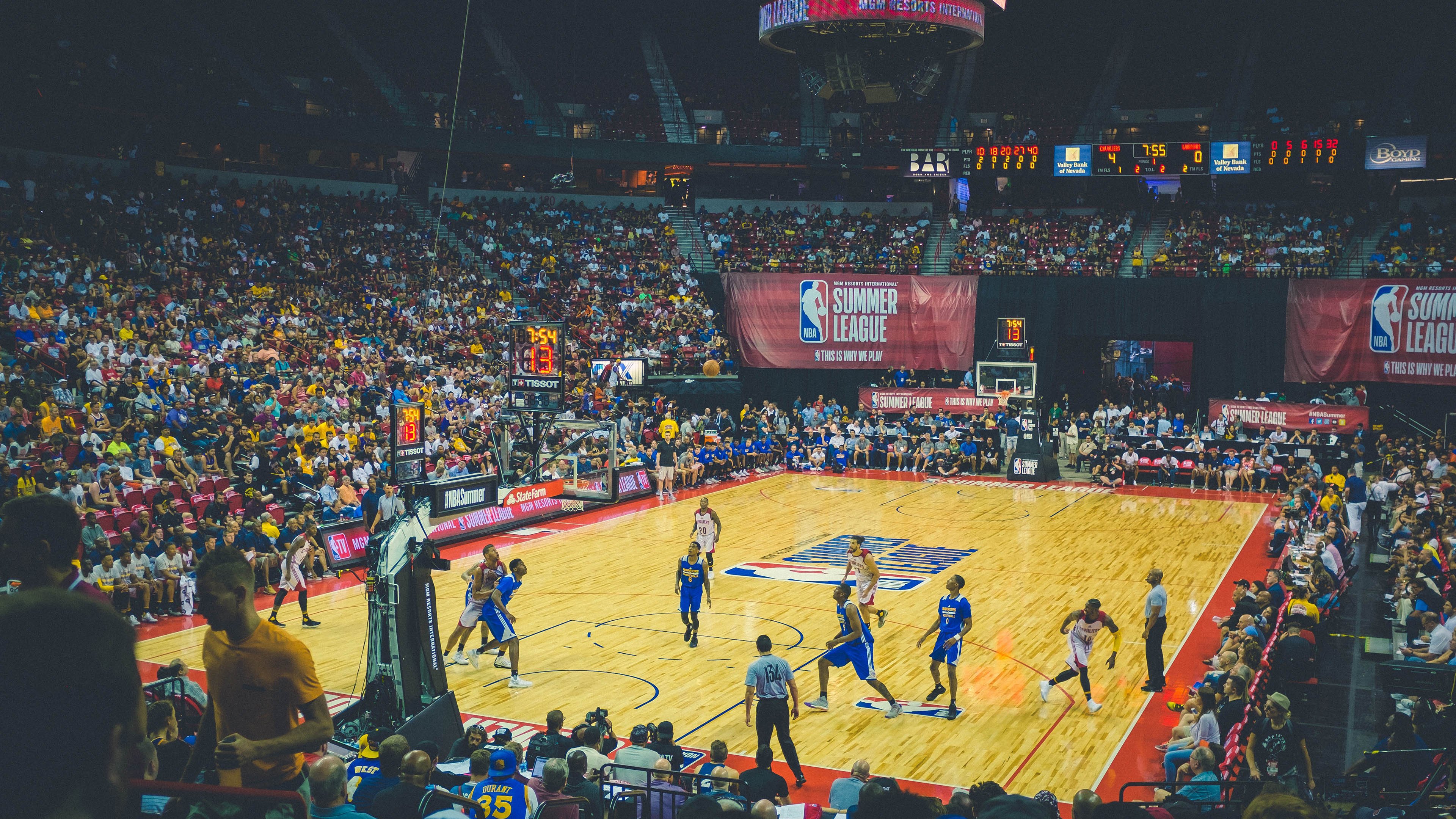 F1街道赛之夜，当布鲁诺末节接管比赛，赛道成为他的独白